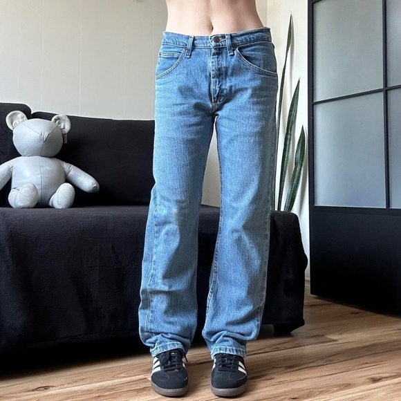 Wrangler Classic Denim Boyfriend Fit Jeans - Picture 6 of 8